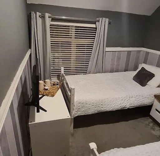 Entire Floor Based In Centre *