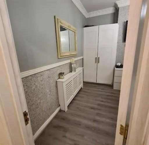 Entire Floor Based In Centre Дублин