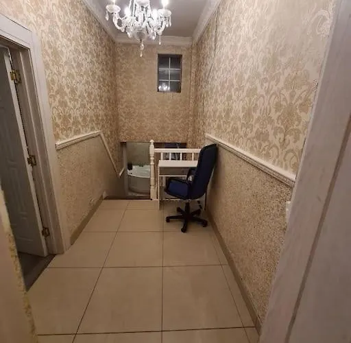 アパート Entire Floor Based In Centre *